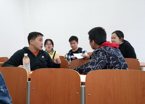 应化1704团辅讨论.jpg 应化1704团辅讨论.jpg